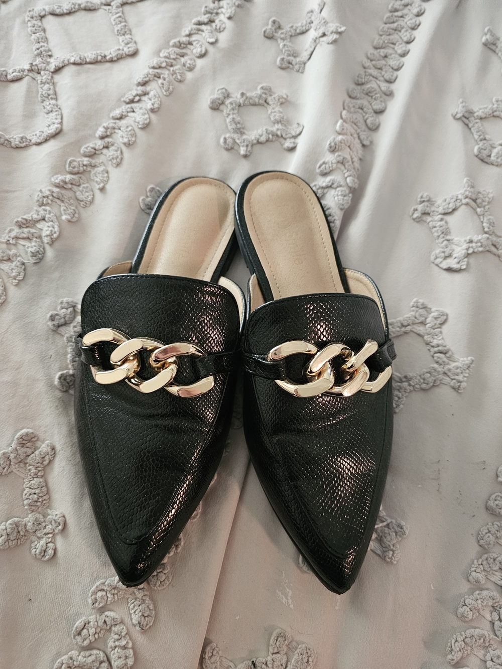 Black Pointed Chain-Detail Women’s Mule